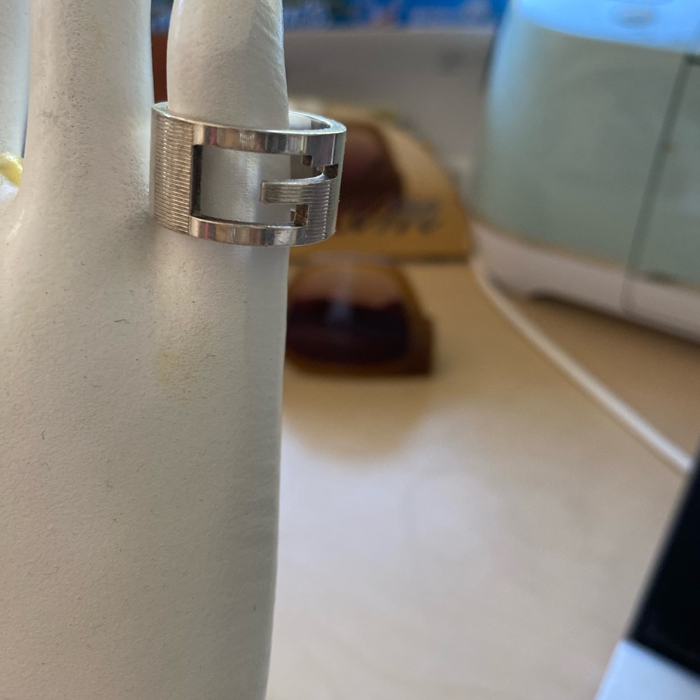 100% AUTHENTIC GUCCI SILVER STERLING RING SIZE 5 1/2
